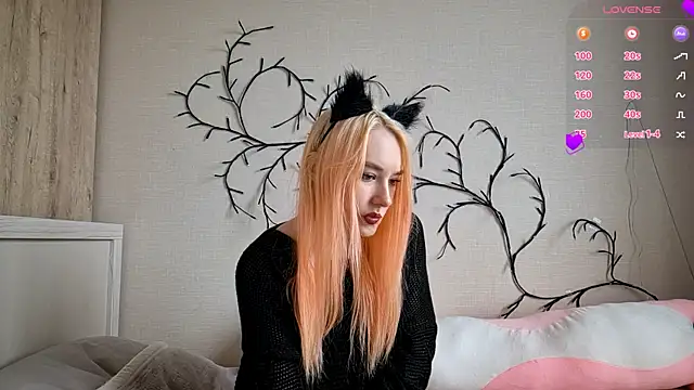 MisaMew online show from February 28, 8:25 am