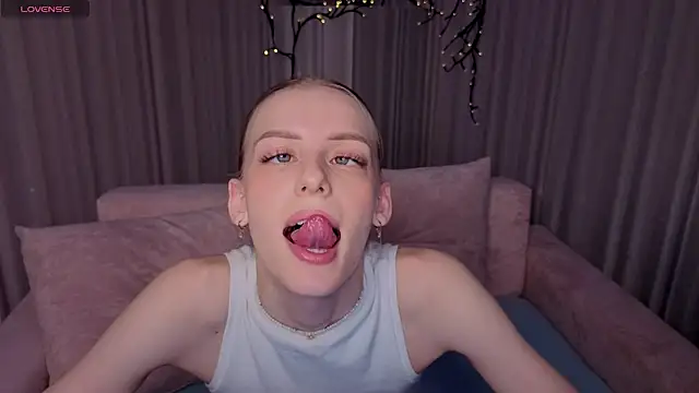 kittie like18 online show from May 5, 1:19 am