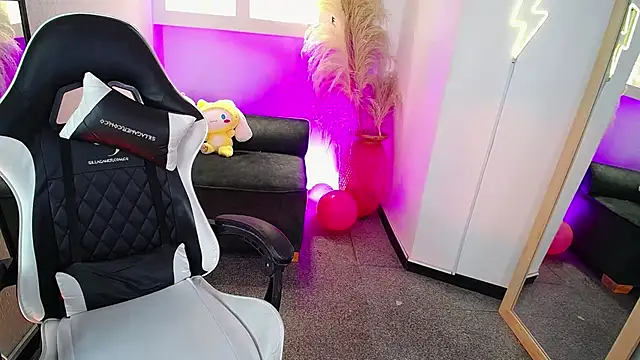 melodyy as online show from May 4, 1:04 pm