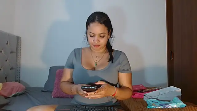 celeneortii online show from April 6, 9:16 pm