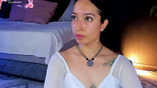 Noaah25  online show from March 29, 3:27 am