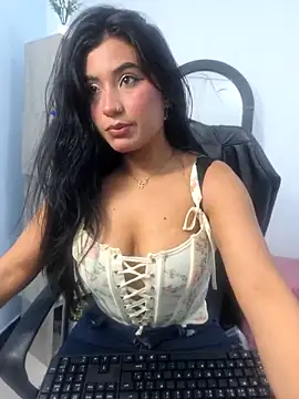 valenlopezz  online show from May 14, 3:45 am