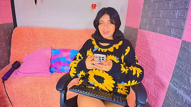 hotcakes uwu online show from May 14, 3:45 am