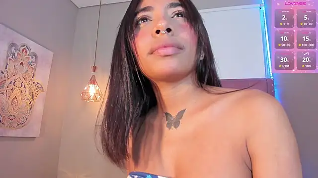 Scarlet Vixen  online show from May 6, 2:37 am
