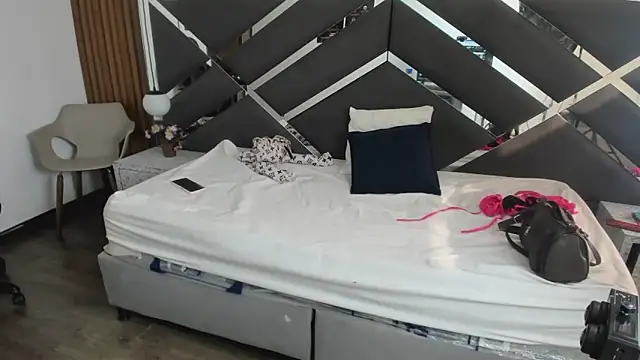 Ambarross  online show from April 4, 12:48 pm