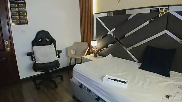 Ambarross  online show from April 7, 2:08 pm