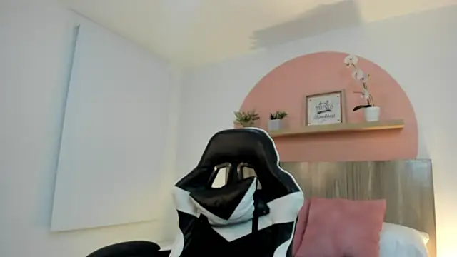 ivette swan online show from May 25, 7:57 pm