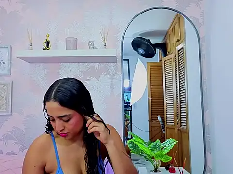 Emma Thompssonn online show from February 2, 12:04 pm