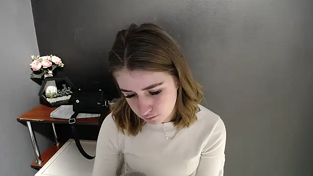 Sunny siren online show from February 17, 2:05 pm