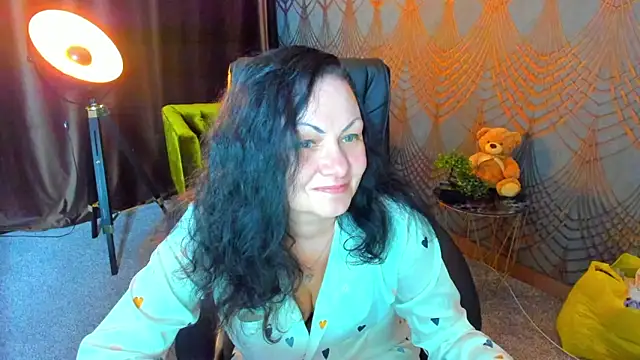 IrissMoon online show from May 19, 5:09 pm