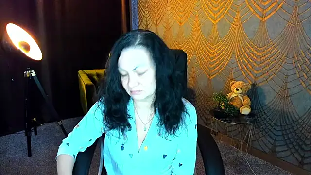 IrissMoon online show from May 22, 11:41 am