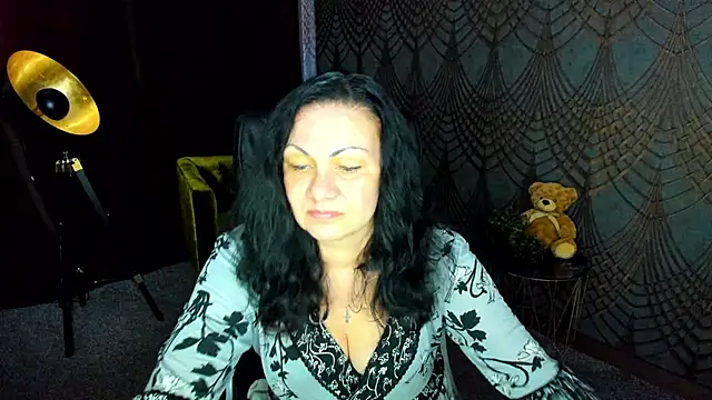 IrissMoon online show from May 25, 11:53 am