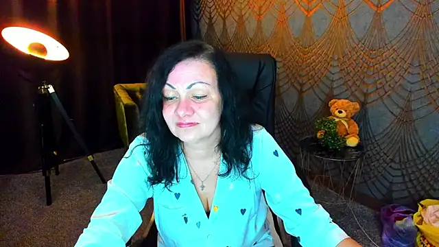 IrissMoon online show from May 20, 5:10 pm