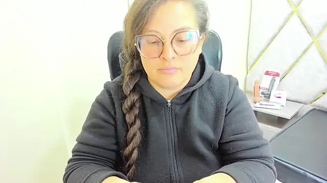 Sarah Boobs  online show from May 16, 4:37 am