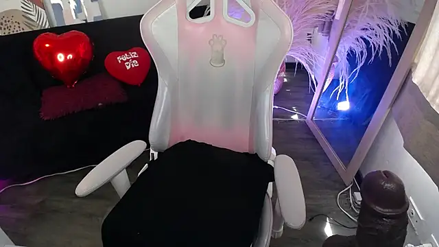teylo80as online show from May 11, 4:04 pm