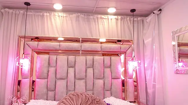 AllisonAdams  online show from April 7, 12:07 pm