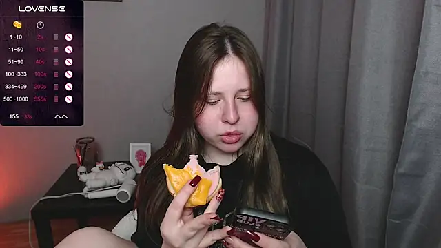 secretvic online show from April 4, 5:45 pm