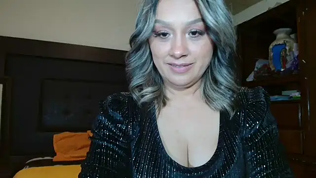 aitanalove  online show from May 15, 1:00 am