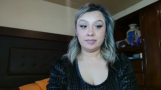 aitanalove  online show from April 7, 11:51 pm