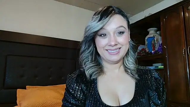 aitanalove  online show from May 25, 8:41 pm