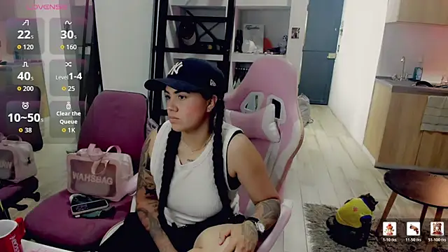 VictoriaHoneyy online show from May 26, 2:00 am