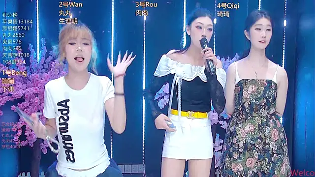 queen--001 online show from April 4, 3:33 pm