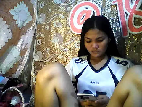 PinaySkinnyJust18 online show from February 18, 9:30 am