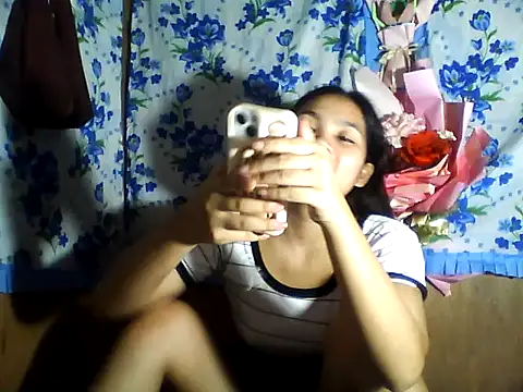 PinaySkinnyJust18 online show from May 22, 8:45 am