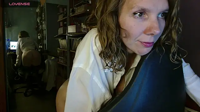 Daisy Lovely online show from May 23, 4:27 pm