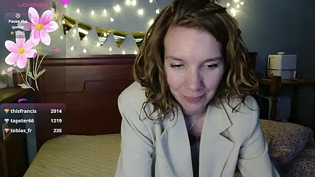 Daisy Lovely online show from April 8, 6:15 am