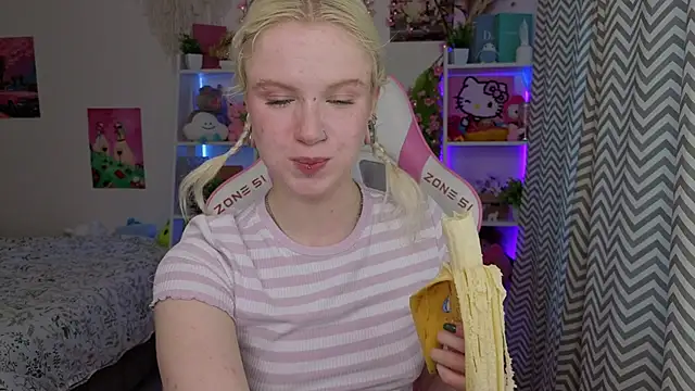 Mia WaterFall online show from May 6, 3:32 am