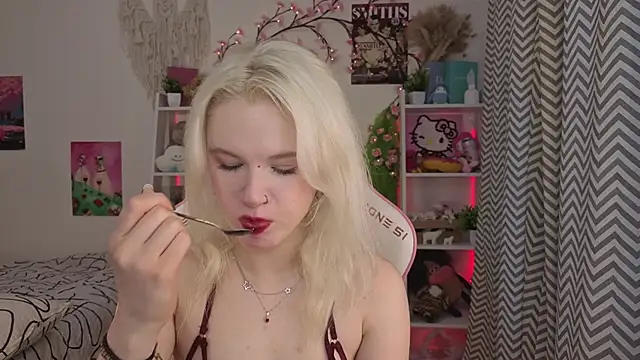 Mia WaterFall online show from May 26, 3:28 am