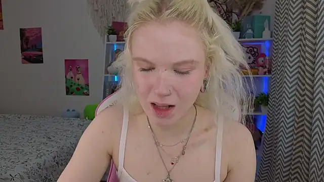 Mia WaterFall online show from May 12, 3:15 am