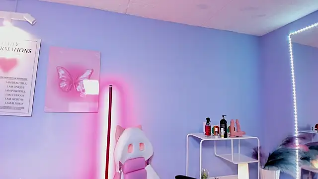 naomi campell online show from April 2, 7:22 pm