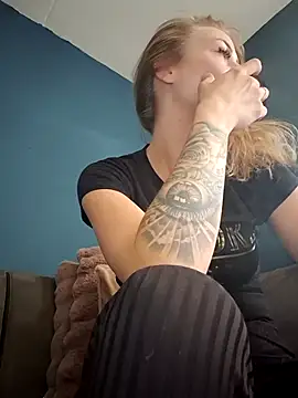 dewimp1 online show from May 23, 3:32 pm
