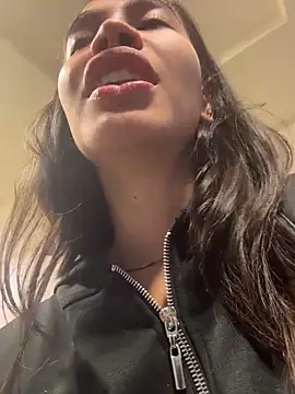 JuliaaVega online show from May 12, 12:01 pm