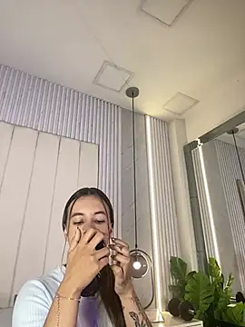 JuliaColemann online show from May 20, 12:02 pm