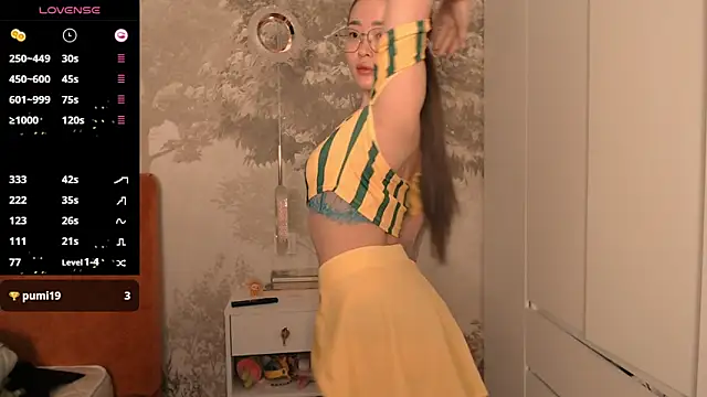 Snapshot of Hiaru_Cutie chatting on October 9, 5:33 am Hiaru Cutie online show from October 9, 5:33 am