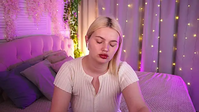 AmeliaWeells online show from May 7, 4:06 am