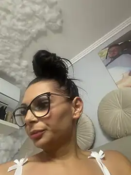 HiddendesireXO01 online show from July 9, 7:49 pm