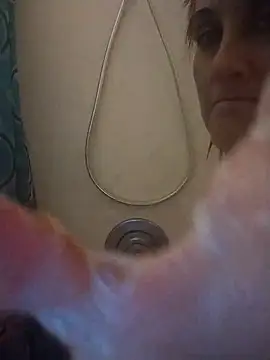 BusyB1983 online show from April 1, 3:31 pm