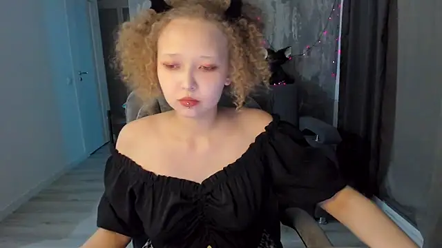 Senya Sol online show from July 8, 9:39 pm