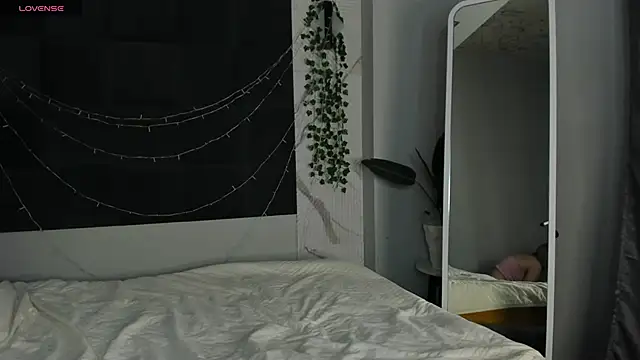 Vanessa Harr1s online show from May 21, 9:29 am