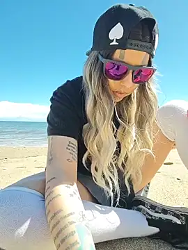 ThatAltGirl online show from May 14, 12:44 pm