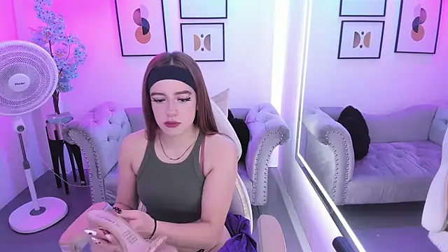 Victoria  doll online show from February 5, 12:30 pm