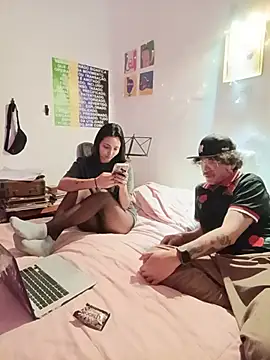helloandi online show from August 3, 2:37 am