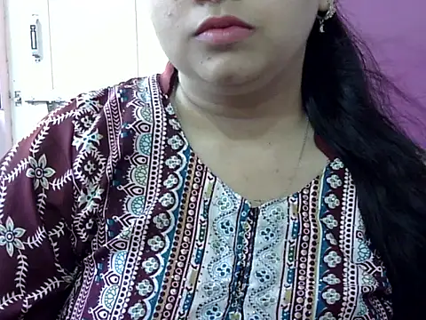 Cute Aliyaa online show from May 9, 11:56 am