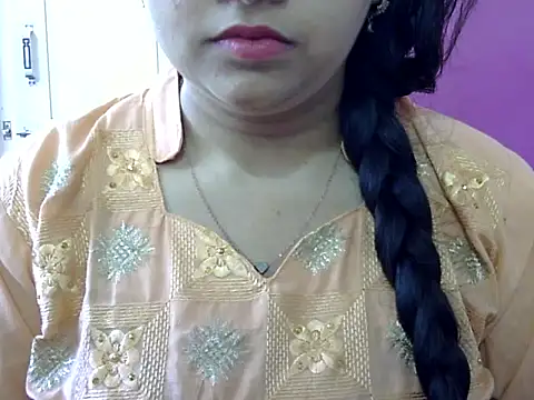 Cute Aliyaa online show from May 1, 10:18 am