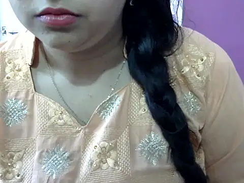 Cute Aliyaa online show from May 7, 10:52 am