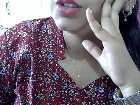 Cute Aliyaa online show from May 6, 9:46 am
